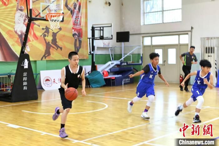 2022中国小篮球联赛天津市级赛中小队员们激战正酣。　崔景圣 摄