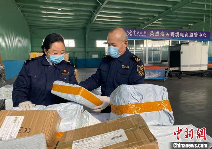 中国电子产品乘海上班轮走红韩国市场。　刘玉薇 摄