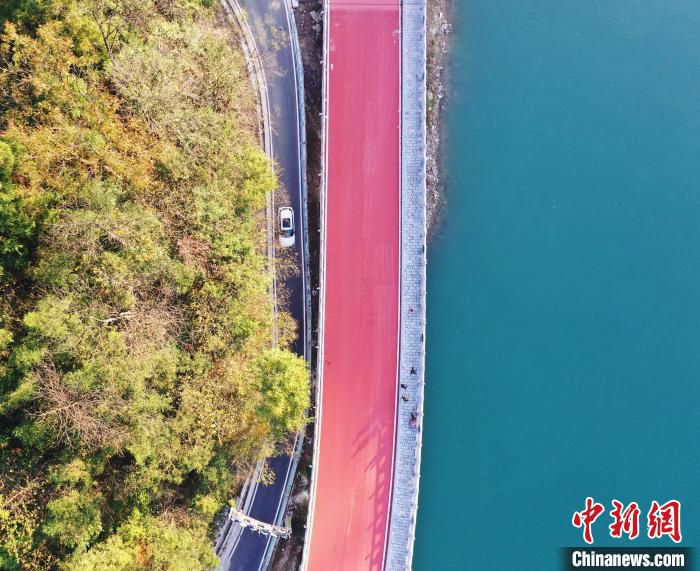 图为贵州铜仁至梵净山慢行系统乡愁绿道。　李鹤 摄