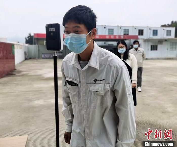 所有人员执行健康动态跟踪管理。　宁德市白马港市政公司 供图