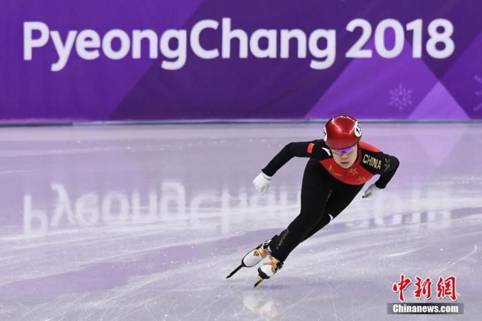 资料图：平昌冬奥会短道速滑项目女子1500米比赛，中国选手周洋最终获得B组决赛第一名，无缘奖牌。图为周洋在B组决赛中。中新社记者 崔楠 摄