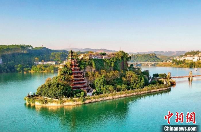 图为“江中盆景”石宝寨。　忠县宣传部供图