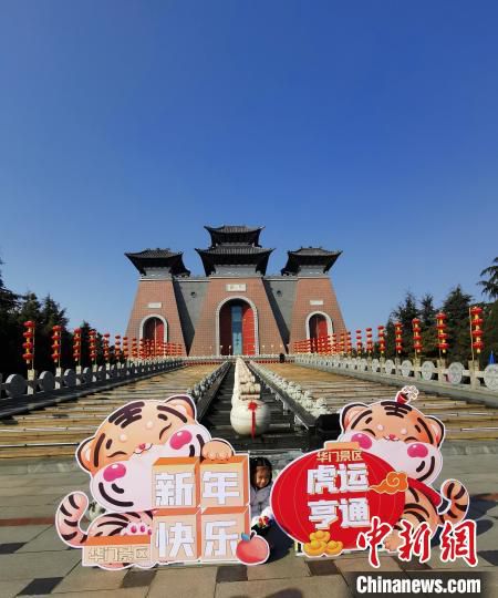 2022年春节假期山西省旅游市场，游客依然保持年轻化特点。　杨杰英 摄