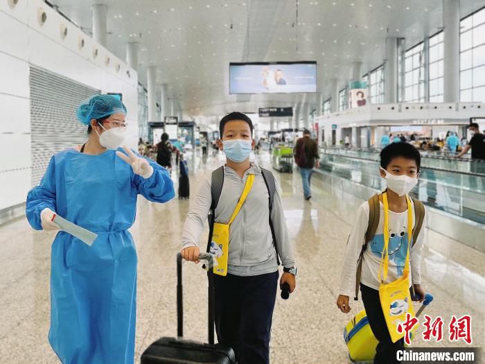 南航广州枢纽3天保障旅客超15万人次 南方航空 摄