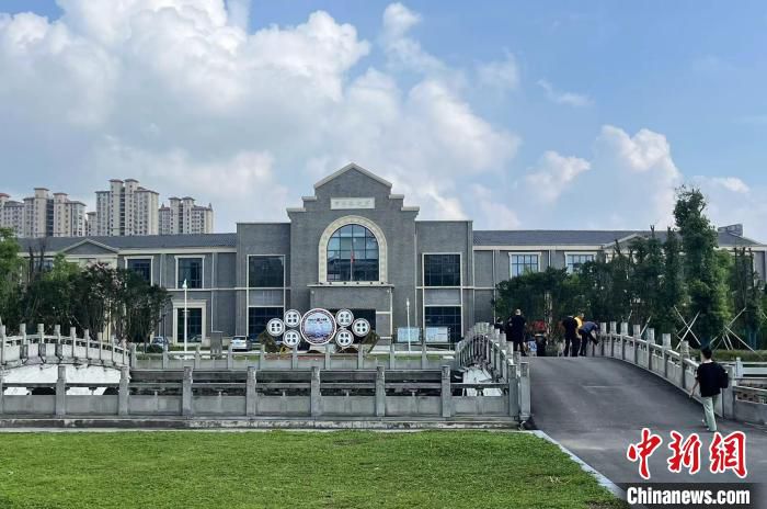 图为汉宜铁路沿线的潜江景区 武一力 摄