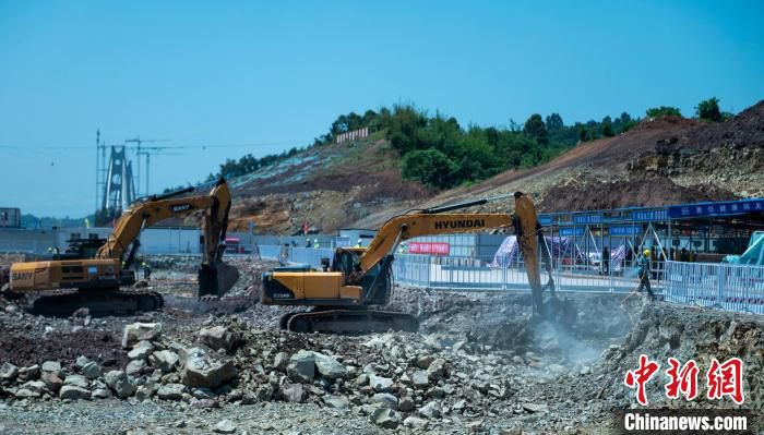 成自宜高铁临港站开工建设现场。　刘忠俊 摄