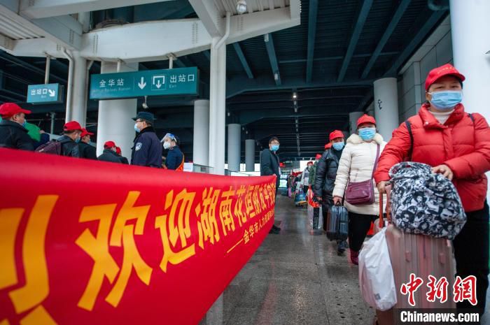花垣籍务工人员抵达浙江金华。　胡肖飞 摄