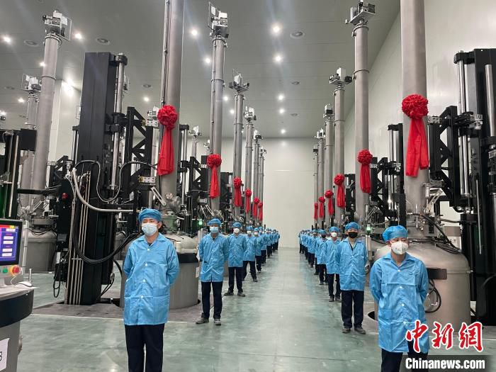 图为生产现场。　孙睿 摄
