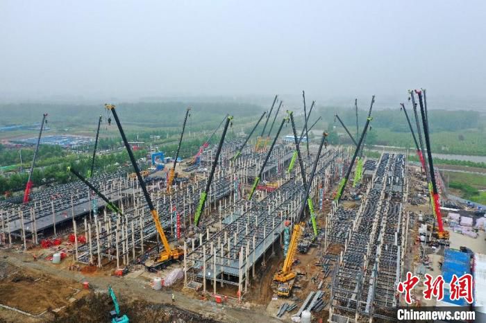 航拍合肥市肥东县健康驿站EPC应急工程项目施工现场。　刘玉才 摄