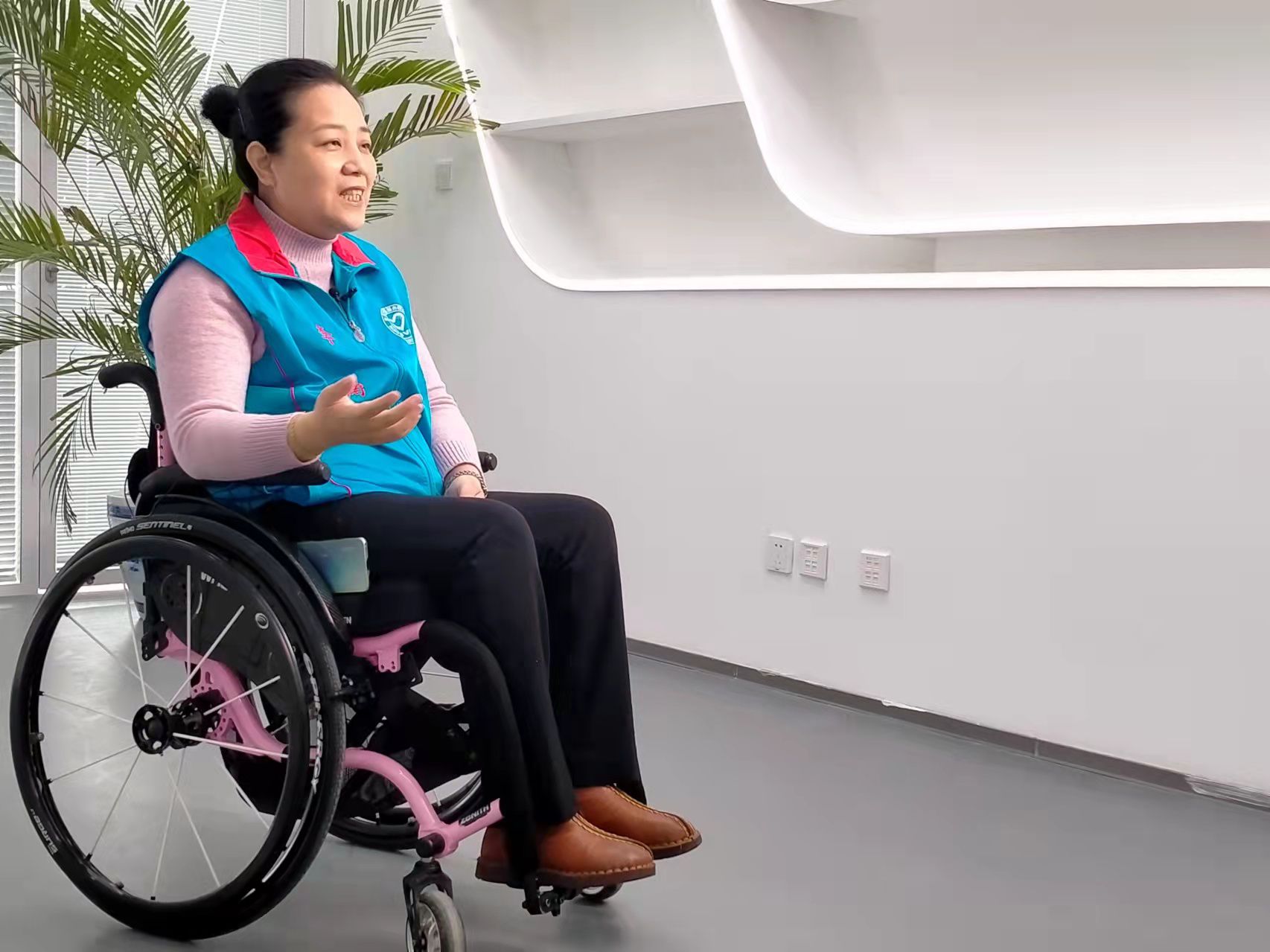 图为李楠接受采访。刘星晨摄
