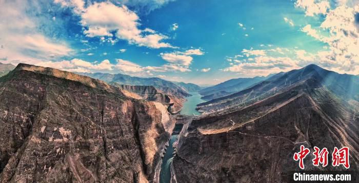 白鹤滩大坝全景。　三峡集团供图