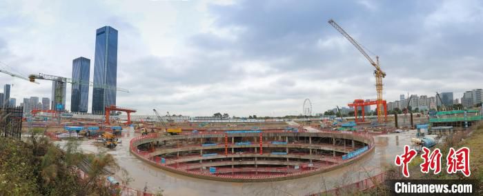图为前海综合交通枢纽建设现场。　深圳地铁集团 供图