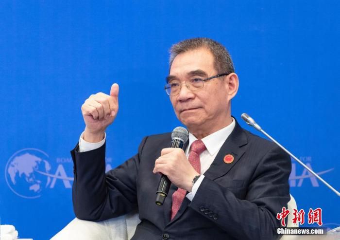 资料图：北京大学国家发展研究院名誉院长林毅夫出席博鳌亚洲论坛2021年年会。中新社记者 侯宇 摄