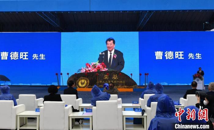 图为福耀集团董事局主席曹德旺致辞。　吕明 摄