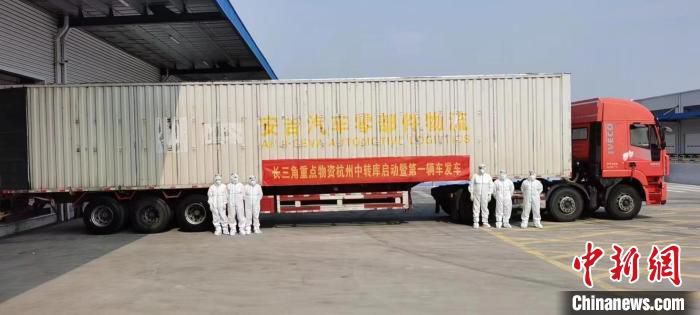 首辆货车进入杭州站。　钱塘区商务局供图