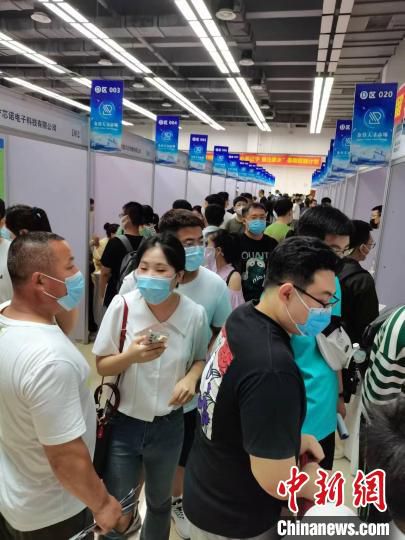 图为活动现场。　辽宁省人社厅供图