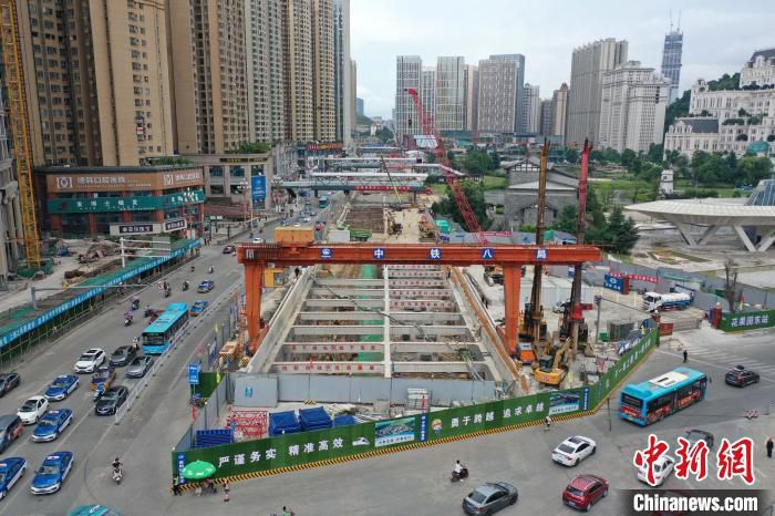 图为车站施工现场。　钟铁 摄
