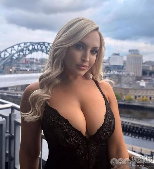 Emma Louise Jones shocked as hot holiday interrupted by loud trimming of bush