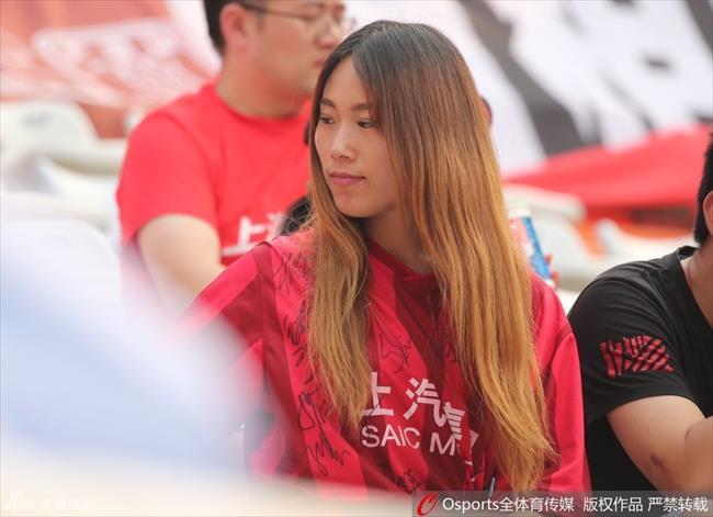 玩球花边：赛场上的上港女球迷大盘点 为亚冠助威预热