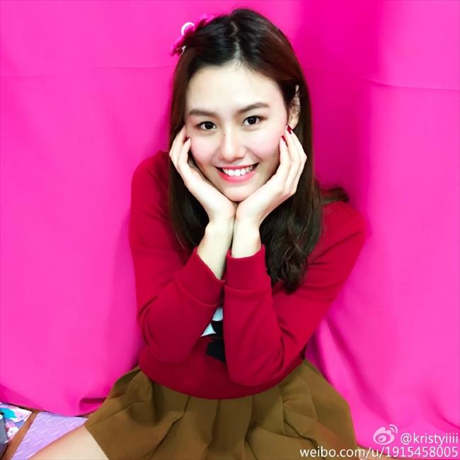 博彩花边：泳坛女神刘湘晒美照 肤白貌美似邻家女孩