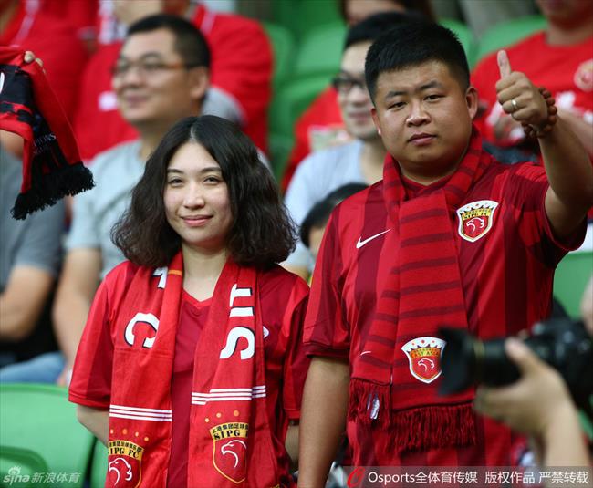 玩球花边：赛场上的上港女球迷大盘点 为亚冠助威预热