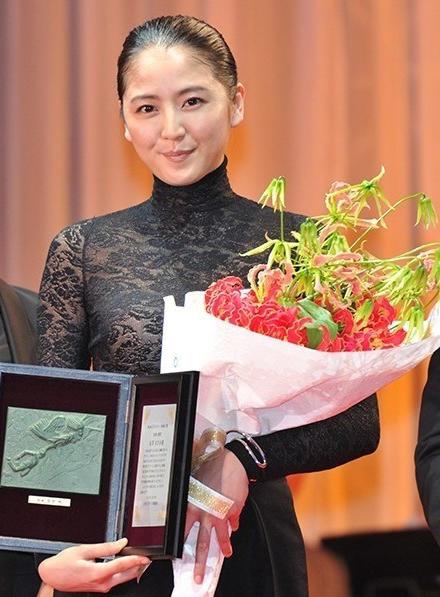 玩球花边：帮我扶着路！日本百名最强巨胸来袭 长泽雅美在列