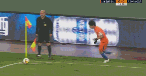 中超-鲁能3-0十人国安 塔神2分钟2球韦世豪染黄