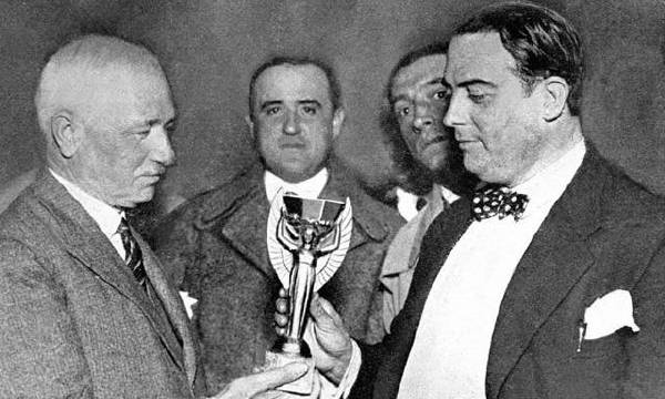 史话世界杯：1930年乌拉圭---独臂将军一战成名
