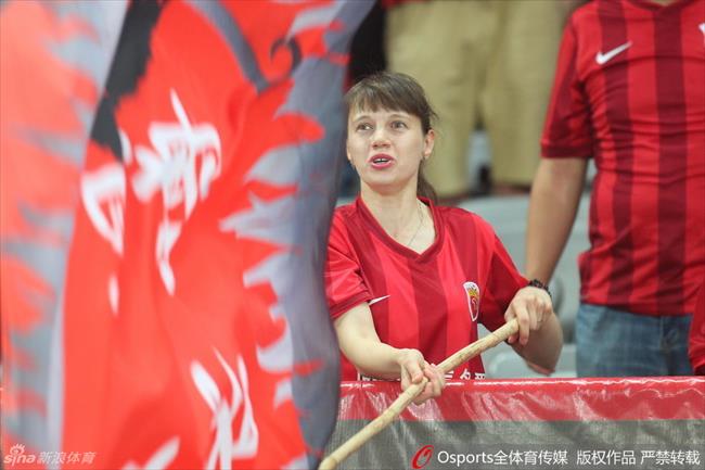 玩球花边：赛场上的上港女球迷大盘点 为亚冠助威预热