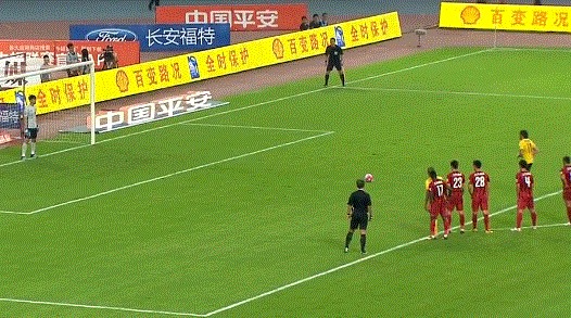 玩球赛报：恒大0-0上港6场不败 郑智击中横梁高拉特失点