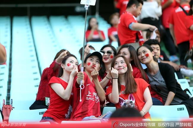 玩球花边：赛场上的上港女球迷大盘点 为亚冠助威预热