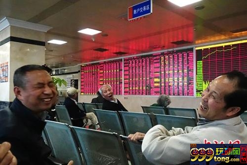 资料图：大盘飘红股民笑。 中新社记者 刘忠俊 摄