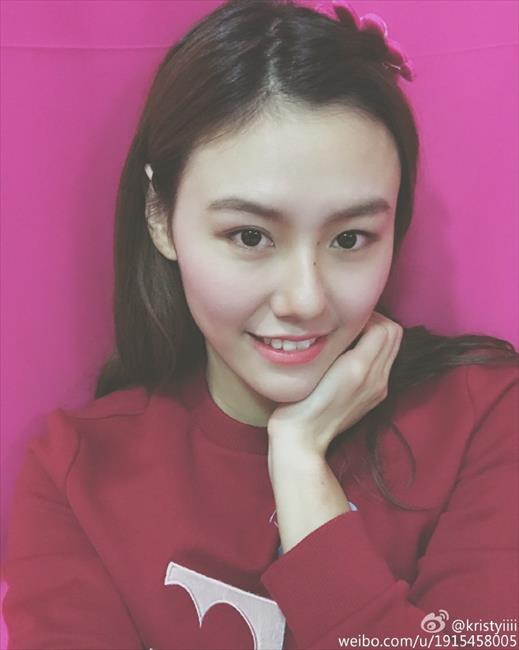 博彩花边：泳坛女神刘湘晒美照 肤白貌美似邻家女孩