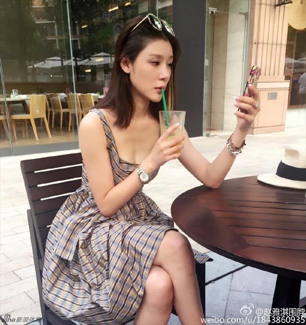博彩花边：林丹出轨嫩模赵雅琪私照曝光 肤白貌美上围傲人