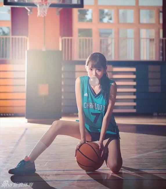 玩球花边：台湾篮球妹纸王宇君走红 甜美可爱清纯到令人想犯规