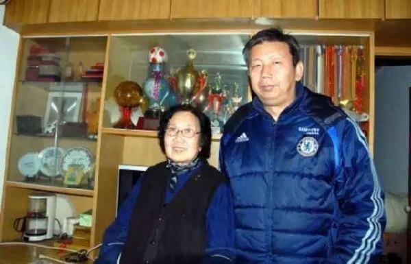 玩球资讯：国足曾经的希望 如今在卖彩票 还送出去过1000万