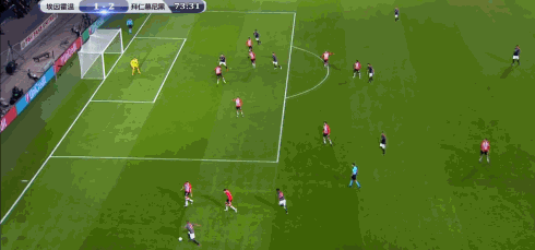玩球赛报：欧冠-莱万两球阿里亚斯越位破门 拜仁2-1埃因霍温
