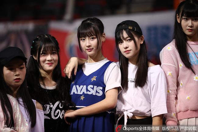 玩球花边：GNZ48女团助威CBA半决赛 跳舞唱歌靓丽吸睛