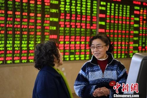 资料图：证券大厅 中新社记者 刘忠俊 摄