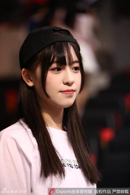 玩球花边：GNZ48女团助威CBA半决赛 跳舞唱歌靓丽吸睛