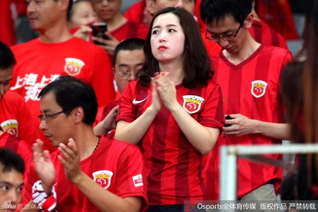 玩球花边：赛场上的上港女球迷大盘点 为亚冠助威预热