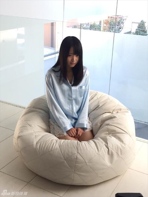 体育花边：清纯女优菅井友香献马术大片 学生制服清纯可人