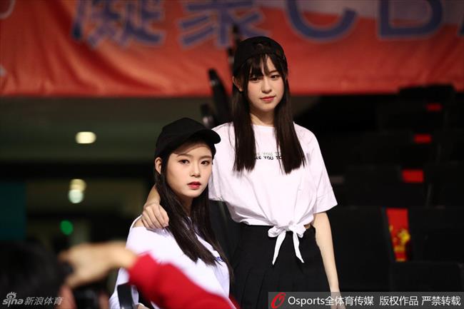 玩球花边：GNZ48女团助威CBA半决赛 跳舞唱歌靓丽吸睛