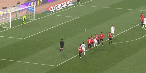 玩球赛报：贵州1-1平10人辽足 詹姆斯点杀耶拉维奇扳平
