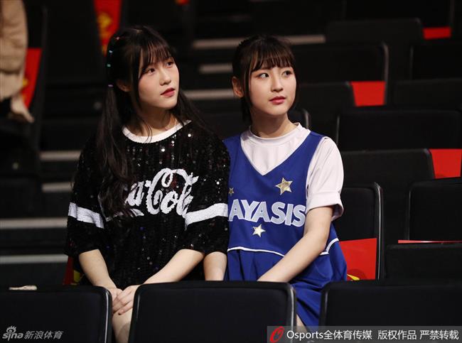 玩球花边：GNZ48女团助威CBA半决赛 跳舞唱歌靓丽吸睛