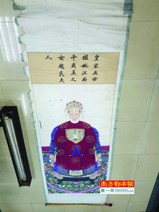 博彩资讯：男子过年赌博输光钱 偷走村里700年历史祖传画像