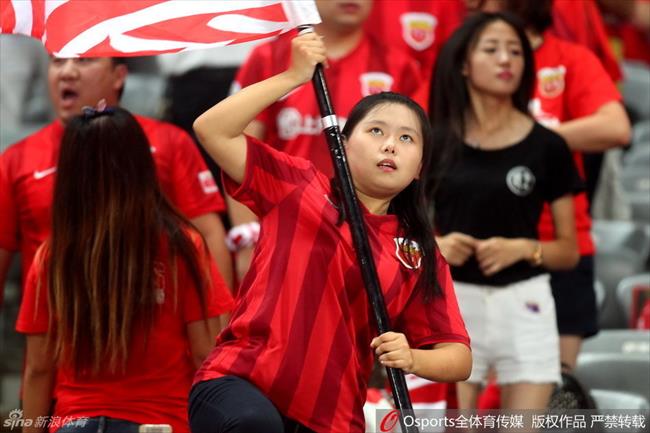 玩球花边：赛场上的上港女球迷大盘点 为亚冠助威预热
