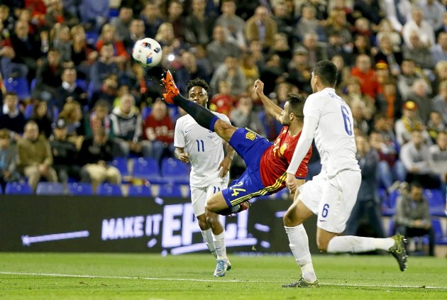 玩球赛报：西班牙2-0英格兰，加斯帕尔神级天勾，卡索拉破门