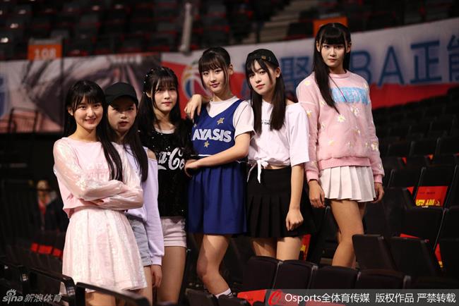 玩球花边：GNZ48女团助威CBA半决赛 跳舞唱歌靓丽吸睛