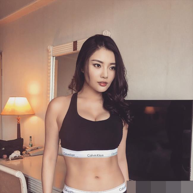 博彩花边：性感女神徐冬冬最新内衣写真 翘臀酥胸令人垂涎不已